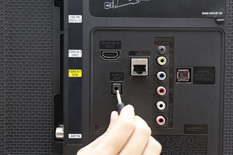 Kết nối tivi TCL với loa qua jack 3.5mm